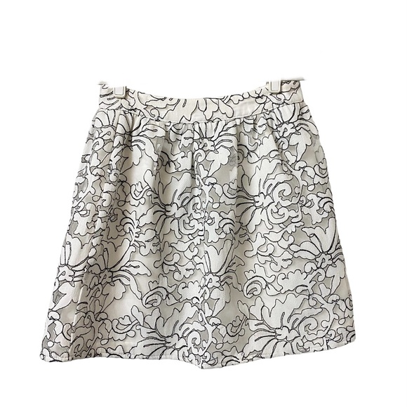 Francesca's Collections Dresses & Skirts - Francesca’s black white floral lace lined bridal abstract short skirt Medium